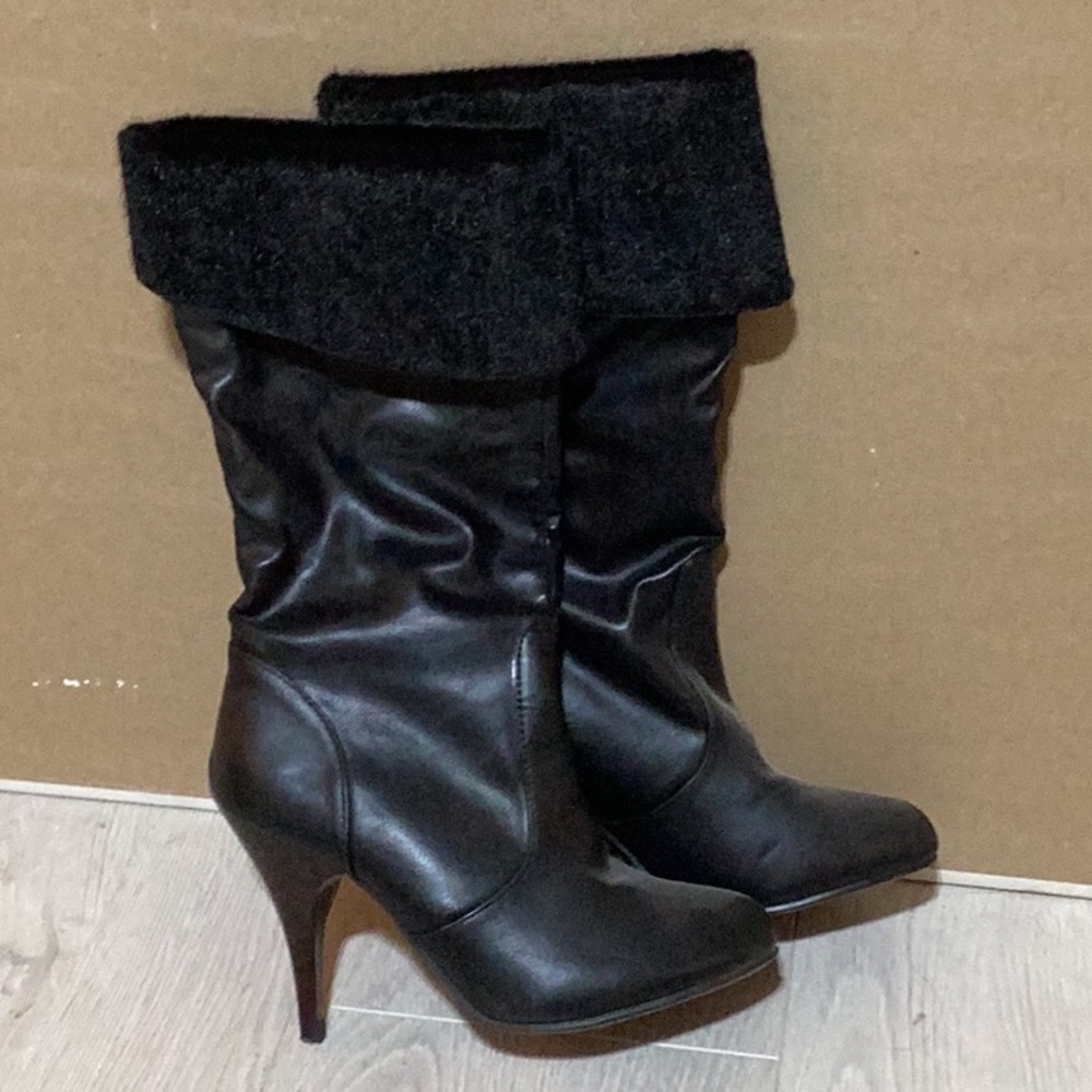 Black Felt Lined Boots